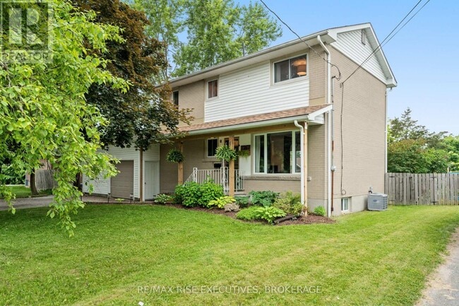 Photo du bâtiment - 1267 Leyton Ave