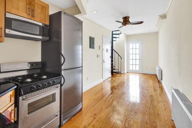 Foto del edificio - 343 E 5th St