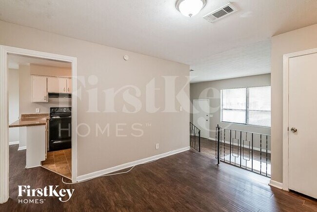 Building Photo - 5815 Fiat Ln