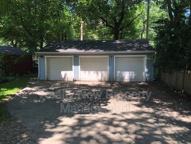 Building Photo - 3025 Somerton Rd