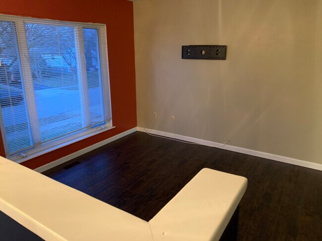 Building Photo - 5241 Grandon Dr