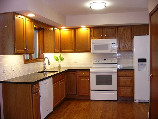 Building Photo - 100 Prairie Ln