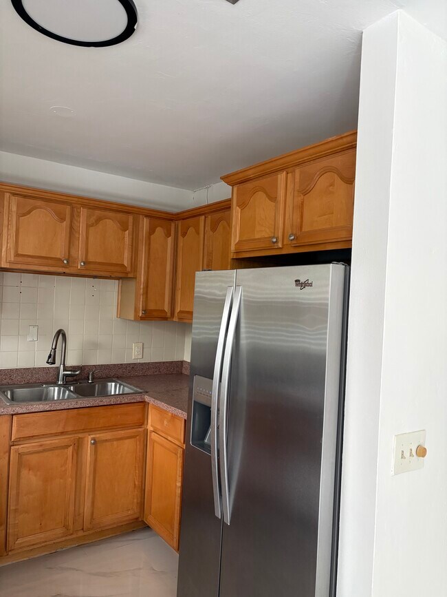 Foto del edificio - 355 Arlington Rd