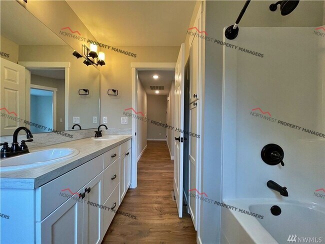 Foto del edificio - STATUS: AVAILABLE   | R245B  |  $2095 + $100 FLAT RATE FOR W/S/G ** MOVE IN SPECIAL**