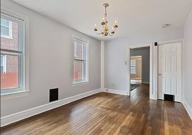 Dining room - 223 W 17th St