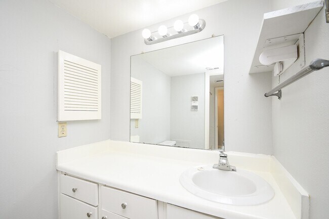 Foto del edificio - 8433 Hearth Dr