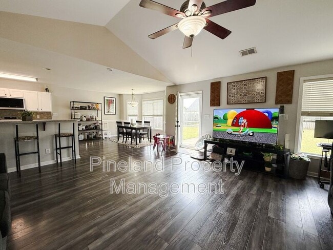 Building Photo - 1445 Kershaw Loop