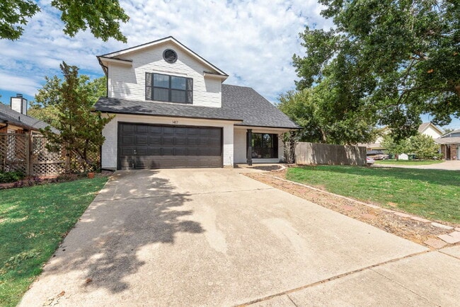 Building Photo - Updated Two-Story Home with Pool – Minutes from Lake Grapevine!
