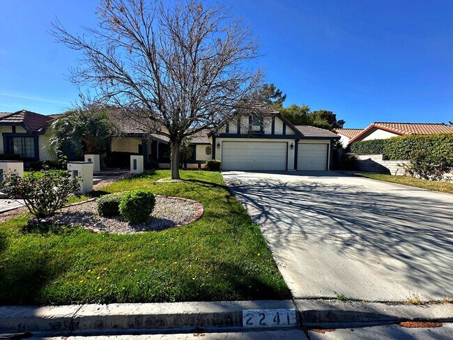 Foto del edificio - Green Valley Luxury Single Story: Pool, Putting Green, 4 Bedrooms, SOLAR!