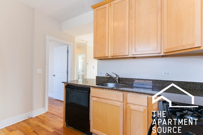 Photo - 1214 W Waveland Ave Apartment