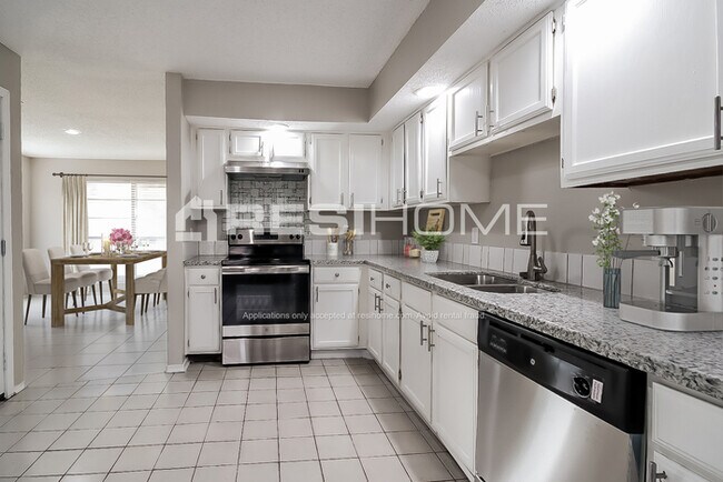 Building Photo - 11303 N Springtail Lane N