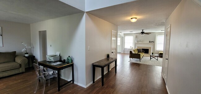 Foto del edificio - 4911 Pearce Lake Ct