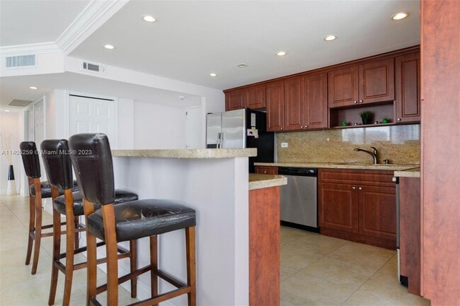 Building Photo - 7135 Collins Ave