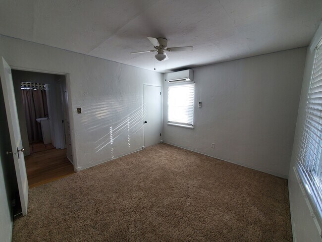 Dormitorio 1 - 4500 Jupiter St NW