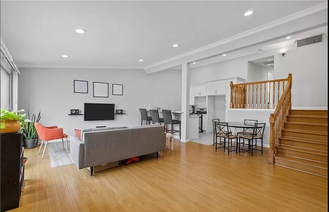 Building Photo - 7924 Woodman Ave