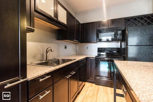 Building Photo - 2 bedroom in Chicago IL 60606
