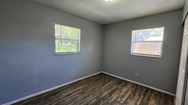 Foto del edificio - 8209 N. 17th St. Unit A-B
