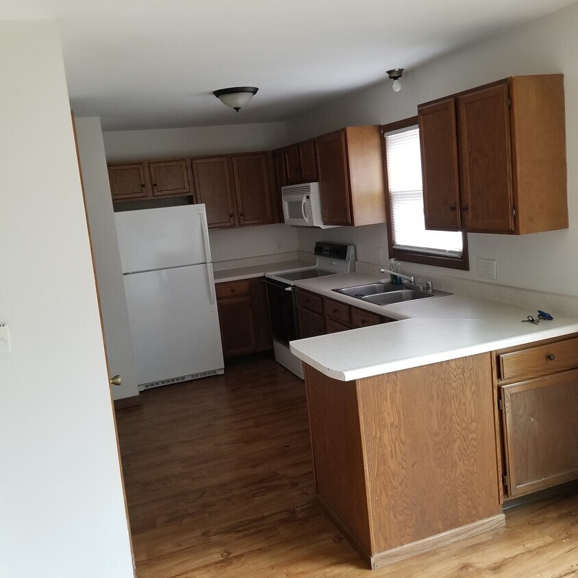 1519 W Veterans Pkwy, Marshfield, WI 54449 Townhome Rentals in