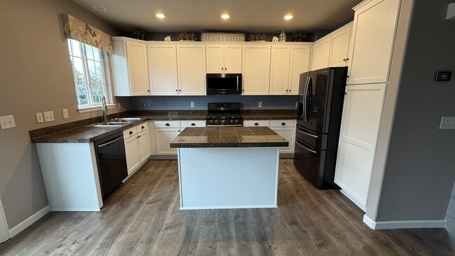 Foto del edificio - 7434 Grady Cir