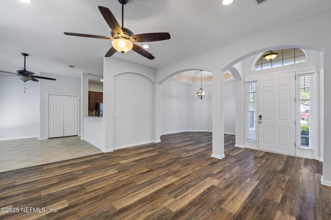 Foto del edificio - 14390 Millhopper Rd