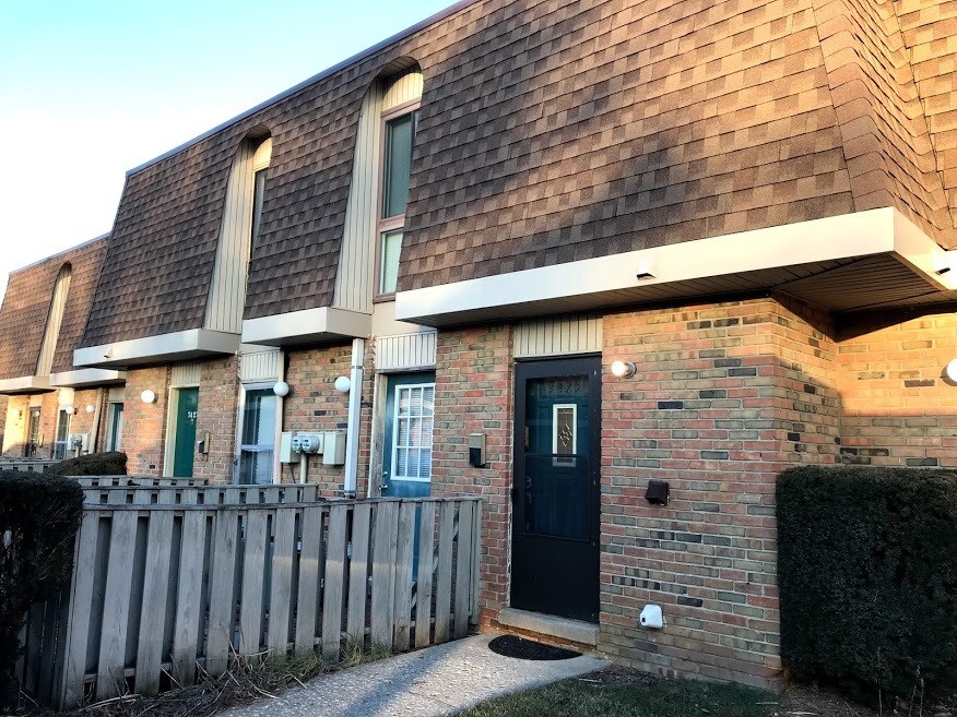 Foto principal - 7425 Countrybrook Dr