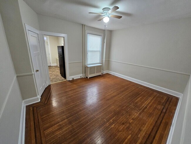 Foto del edificio - 2 Bedroom 1 Bathroom in Belair-Edison