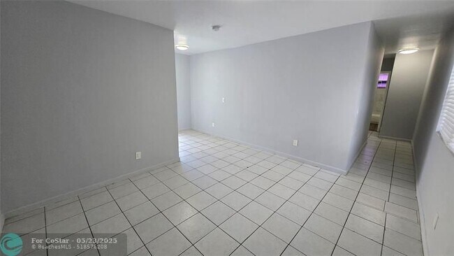 Foto del edificio - 16951 NE 18th Ave