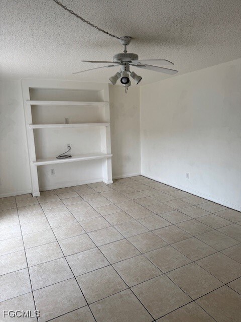 Foto del edificio - 1589 Park Meadows Dr