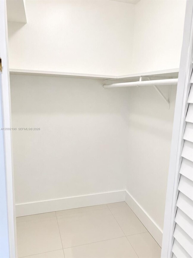 Foto del edificio - 2350 NE 135th St