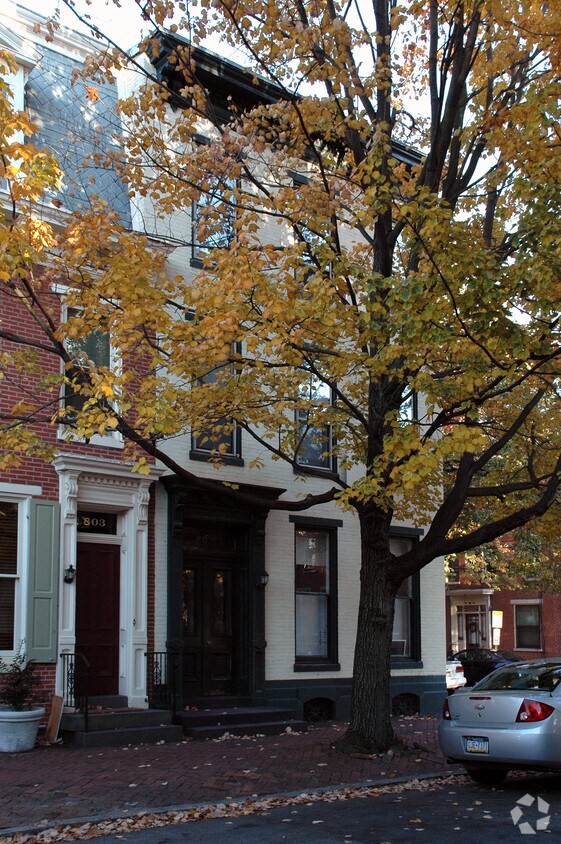 Building Photo - 801 Green St