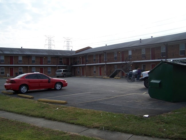Building Photo - 4915-4919 Saddlebrook Ln