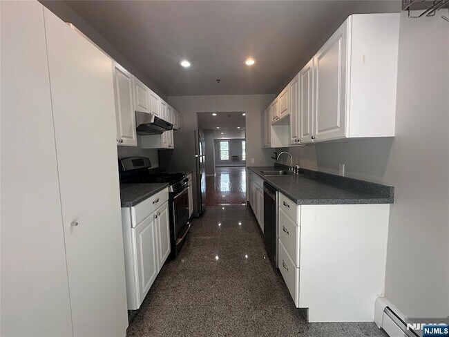 Foto del edificio - 258 Old River Rd