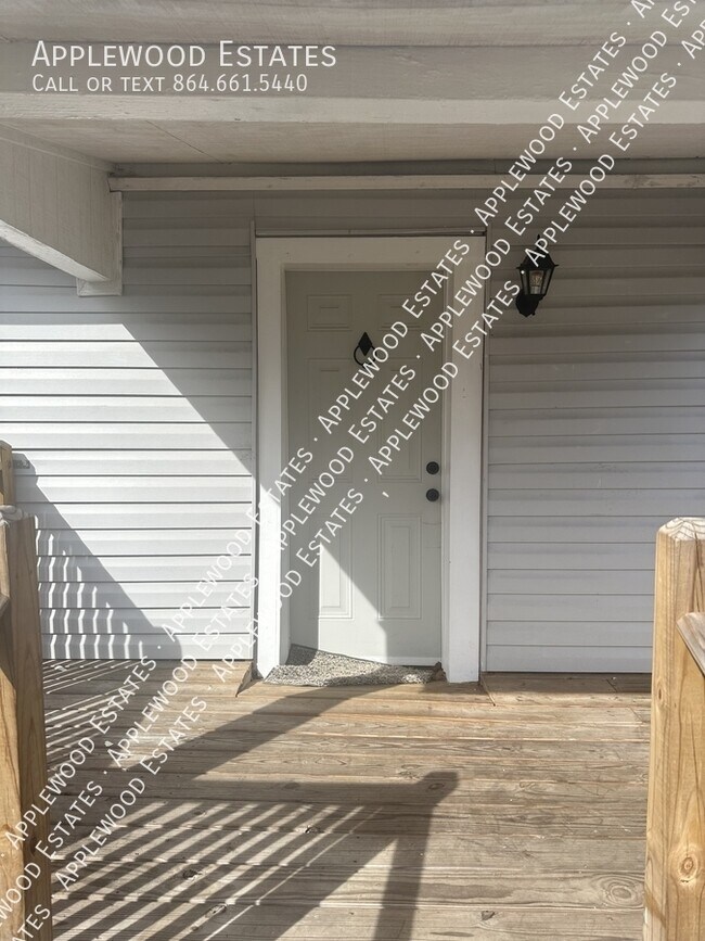 Building Photo - 105 Cabin St