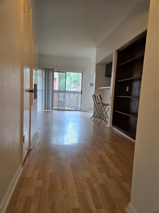 Building Photo - 6500 Harbor Town Dr