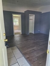 Building Photo - 148 St James Ln