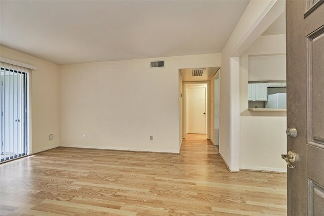 Building Photo - 3500 Tangle Brush Dr