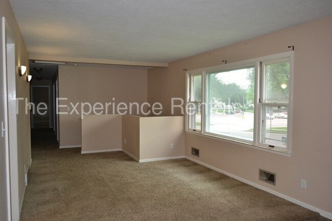 Foto del edificio - Spacious 4 bedroom, 2 bath home