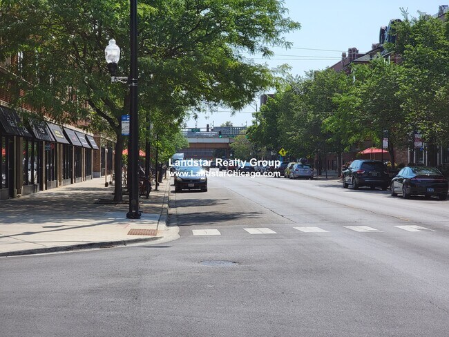 Foto del edificio - 4404 N Winchester Ave