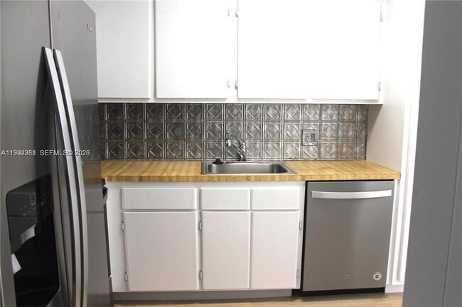 Foto del edificio - 9015 SW 138th St