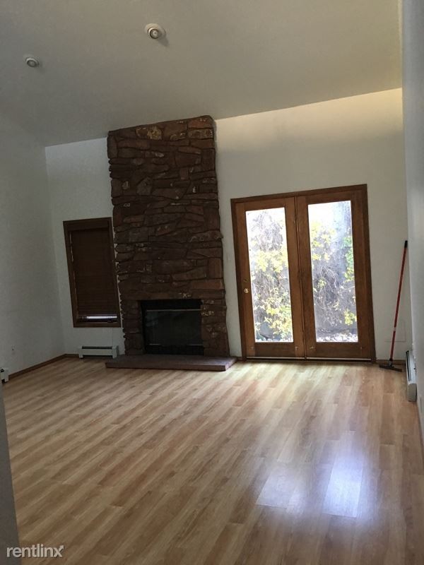 Building Photo - 3 br, 2.5 bath Townhome - 9 Los Arboles Dr