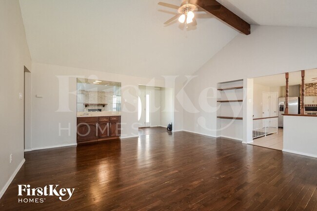 Foto del edificio - 4111 Les Cherbourg Ln