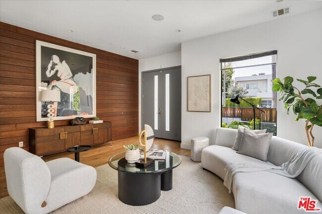 Foto del edificio - 616 N Fuller Ave