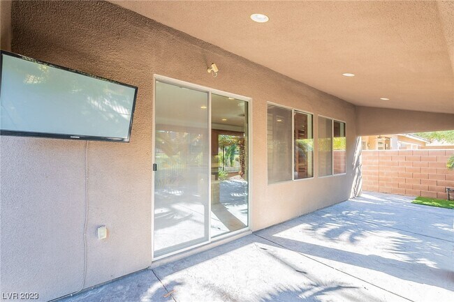 Building Photo - 2757 Laguna Seca Ave