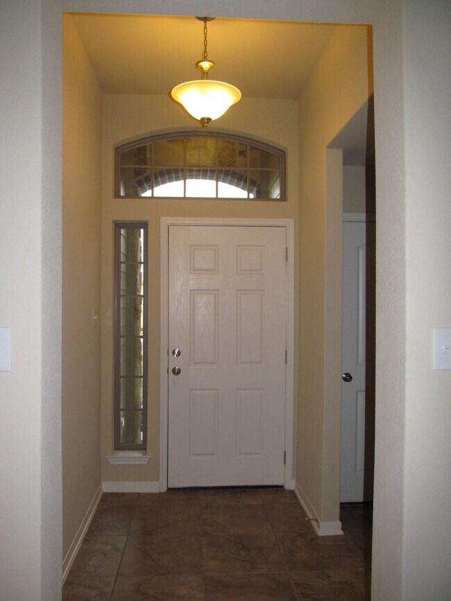 Foto del edificio - 4 BEDROOM, BISD