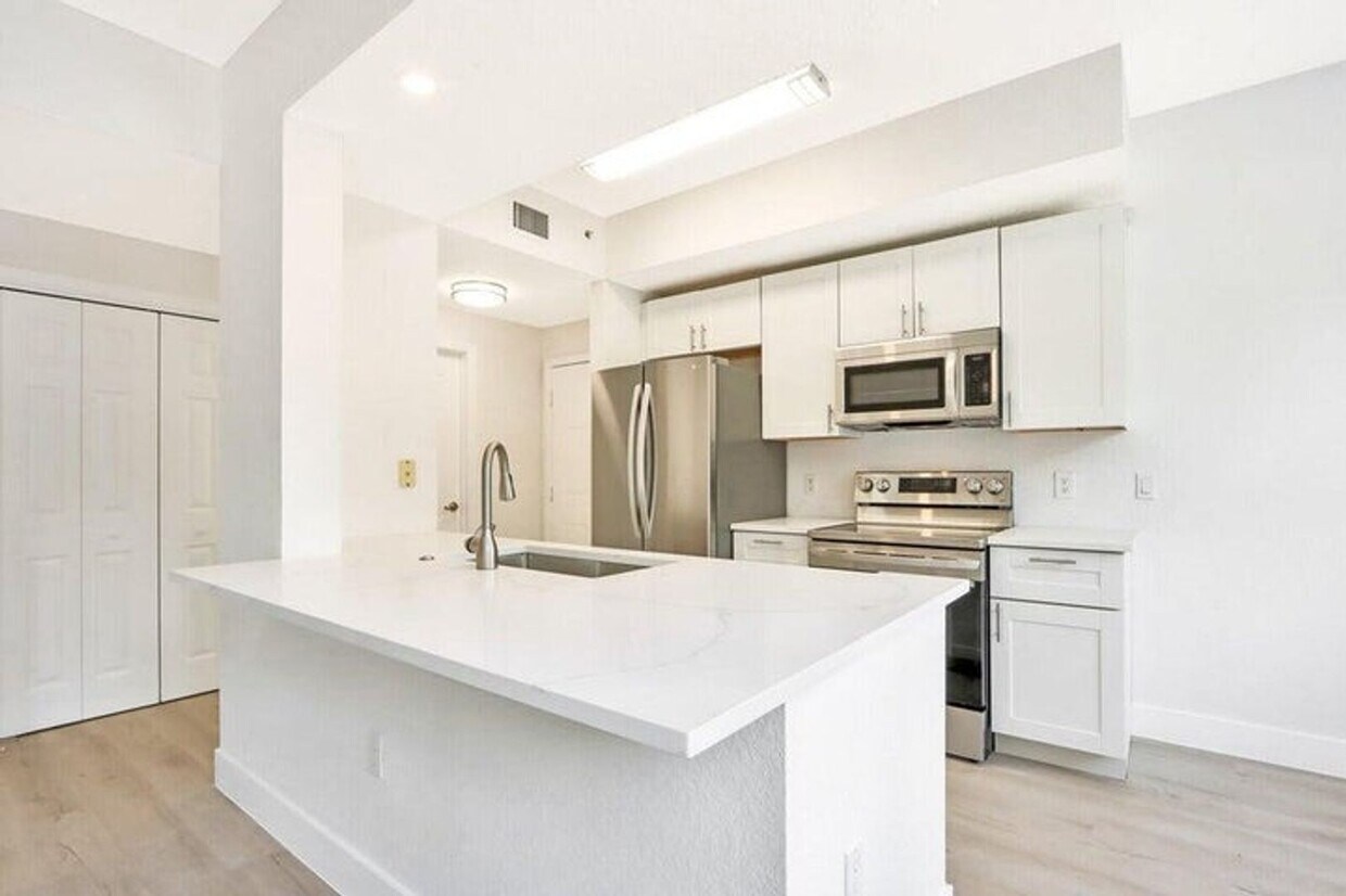 Foto principal - 11012 Legacy Dr
