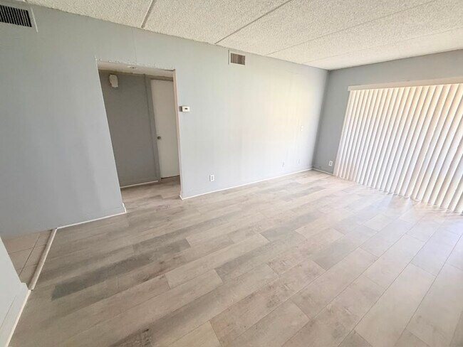 Foto del edificio - 1501 Crescent Cir