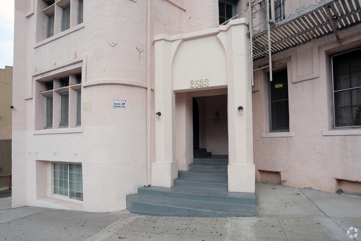 Building Photo - 2533 Ocean View Ave