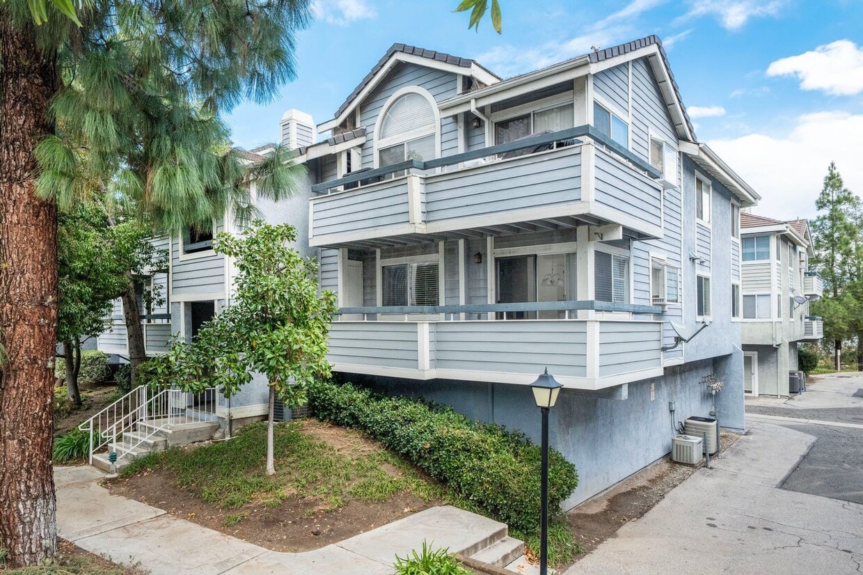 Foto principal - ADORABLE 3+2 CORNER UNIT & 2-CAR GARAGE!