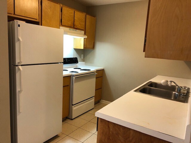Building Photo - 415 N Cave St