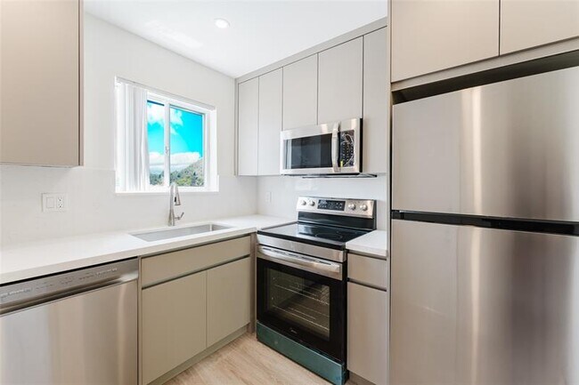 Building Photo - 400 Waterway Dr S
